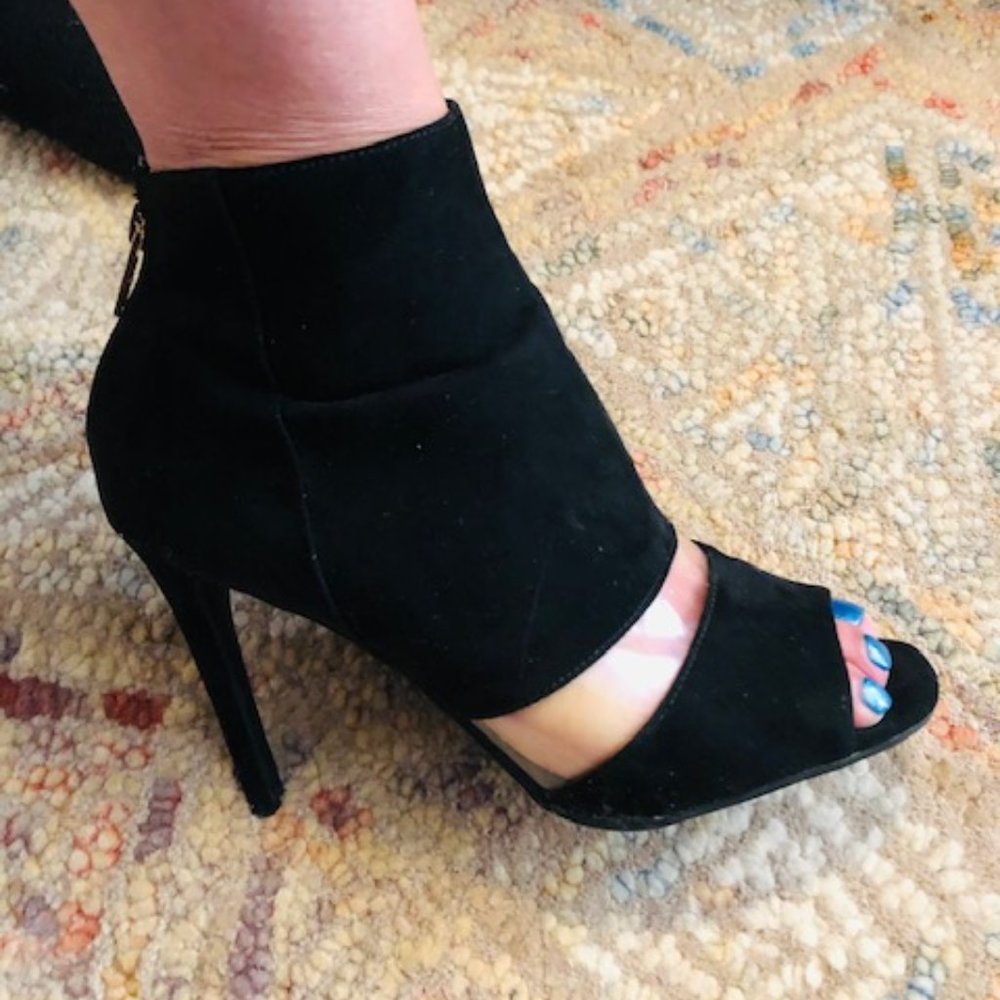 🚚Guess Open Toe Heel Bootie🚚